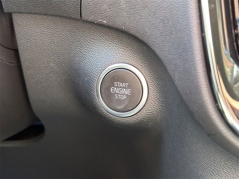 Used 2025 Volvo XC40 B5 Core w/ Protection Package Premier image 29