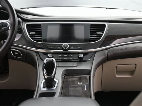 Used 2017 Buick LaCrosse Preferred image 25