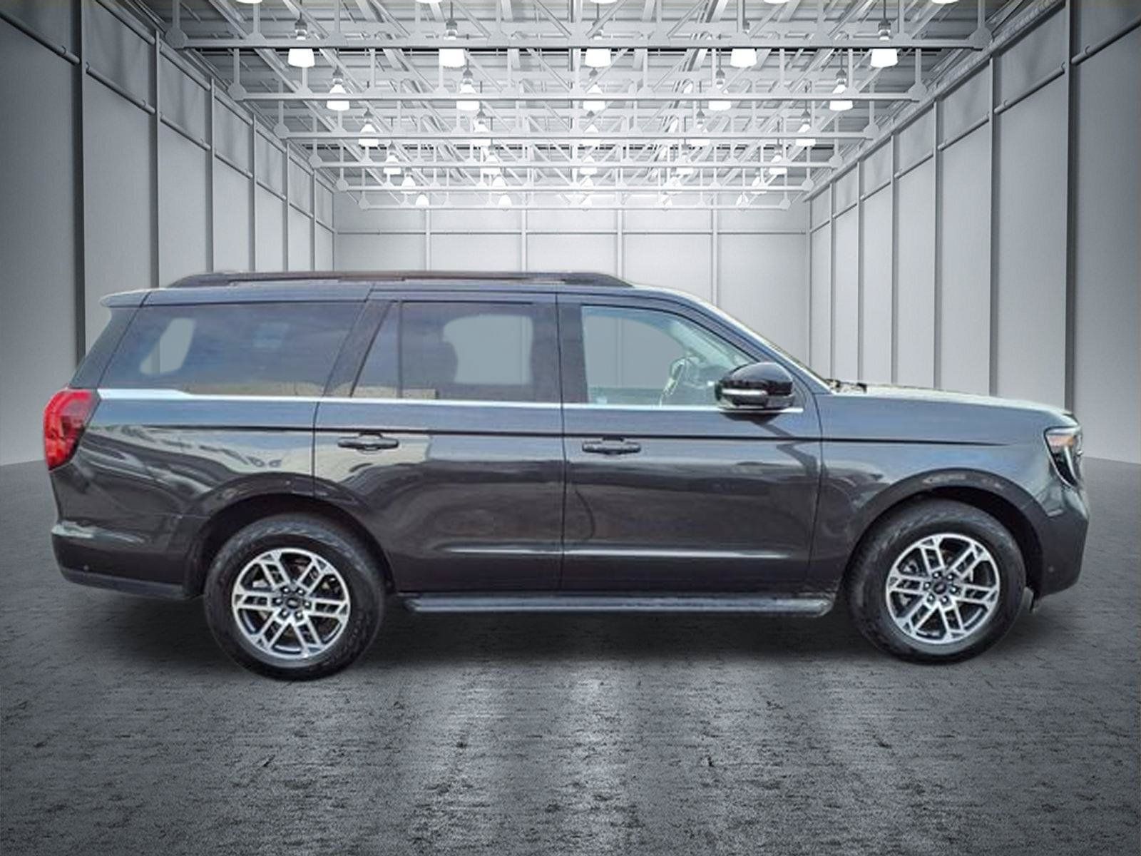 Certified 2025 Ford Expedition Active AWD/4WD image 6