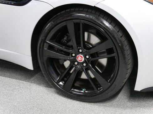 Used 2017 Jaguar F-TYPE Coupe RWD image 3