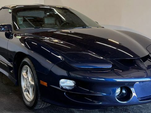 Used 2000 Pontiac Firebird Formula w/ Security Pkg image 2
