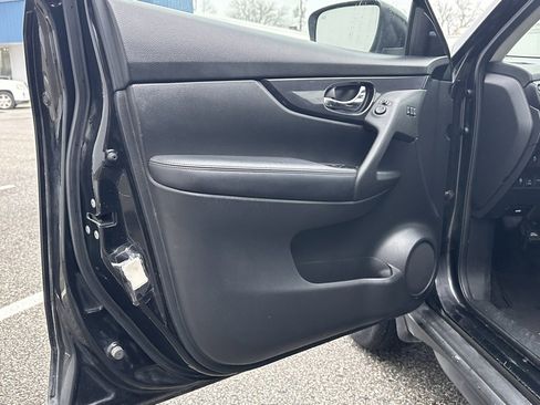 Used 2018 Nissan Rogue SV w/ Premium Package image 10