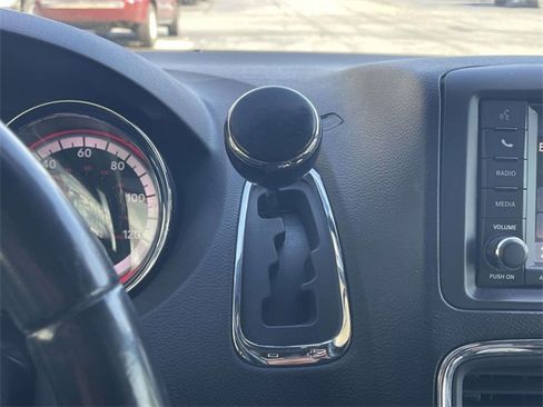 Used 2019 Dodge Grand Caravan SXT image 30