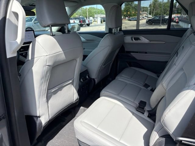 Used 2025 Ford Explorer Active w/ Active Comfort Package AWD/4WD image 19