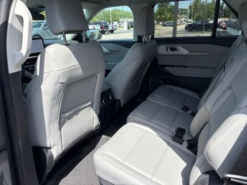 Used 2025 Ford Explorer Active w/ Active Comfort Package AWD/4WD image 19