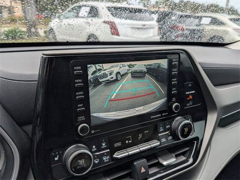 Used 2020 Toyota Highlander XLE image 25