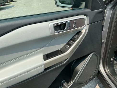 Used 2021 Ford Explorer XLT w/ Equipment Group 202A AWD/4WD image 11