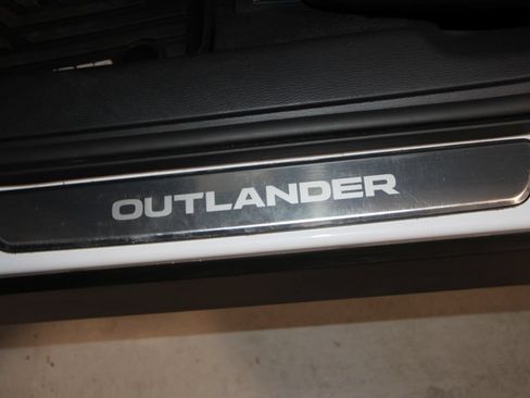 Used 2025 Mitsubishi Outlander SE AWD/4WD image 7