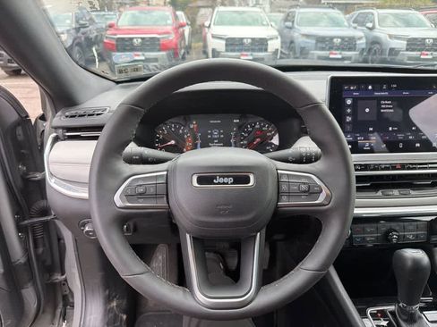 Used 2023 Jeep Compass Limited image 27
