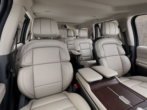 New 2027 Lincoln Navigator Premiere RWD image 10