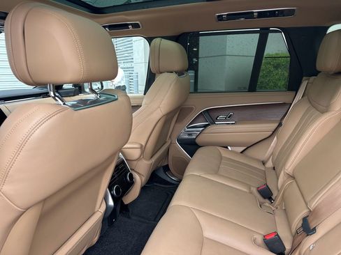 Used 2025 Land Rover Range Rover SE AWD/4WD image 12