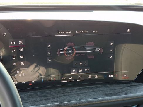 Used 2025 Audi Q5 Premium w/ Convenience Package image 18