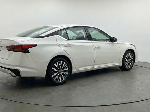 Used 2025 Nissan Altima 2.5 SV FWD image 9