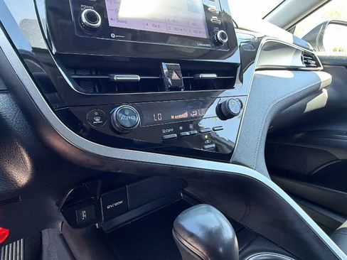 Used 2023 Toyota Camry SE FWD image 14