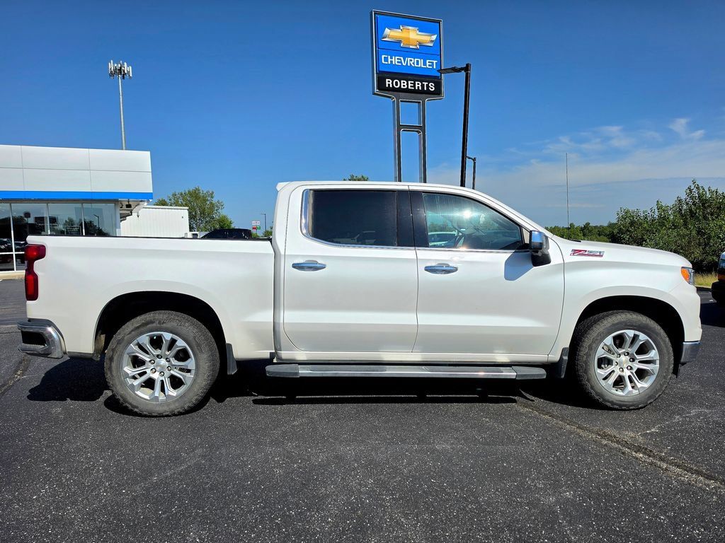 Used 2023 Chevrolet Silverado 1500 LTZ AWD/4WD image 11