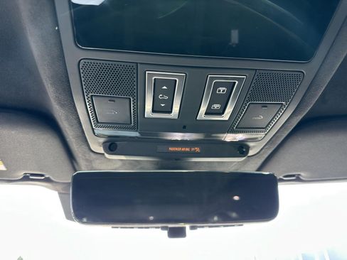 Used 2025 Land Rover Defender 110 AWD/4WD image 35