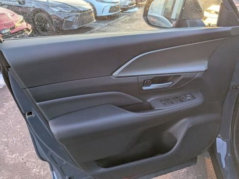 Used 2025 Toyota Grand Highlander FWD image 16