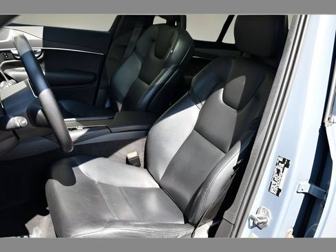 Used 2020 Volvo XC90 T6 Momentum AWD/4WD image 13