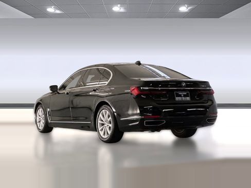 Used 2021 BMW 740i image 3