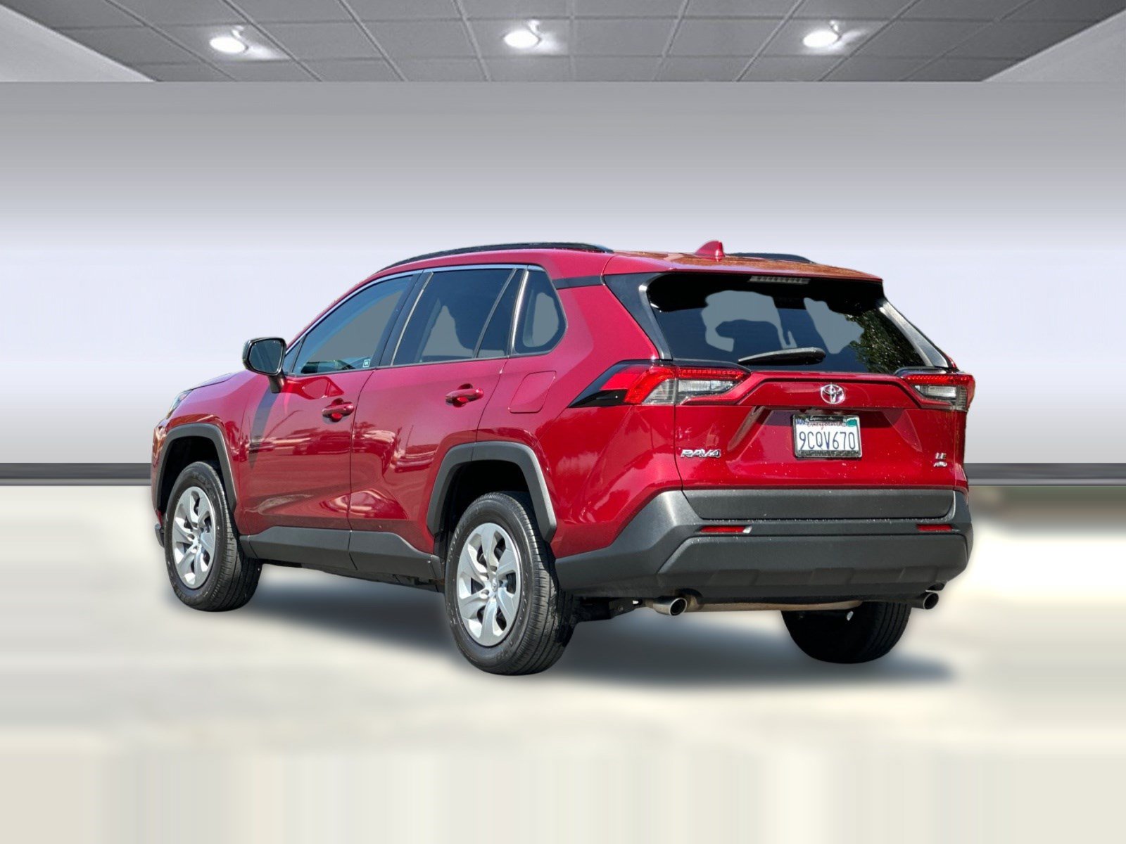 Used 2020 Toyota RAV4 LE AWD/4WD image 3