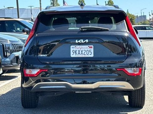 Certified 2024 Kia Niro Wind FWD image 7