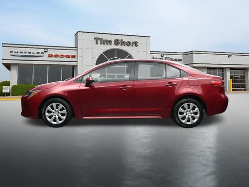 Used 2025 Toyota Corolla LE FWD image 2