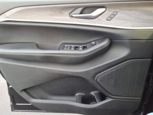 Used 2023 Jeep Grand Cherokee Limited w/ Black Appearance Package image 22