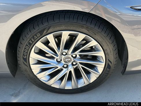 Used 2019 Lexus ES 300h w/ Accessory Package 2 FWD image 6