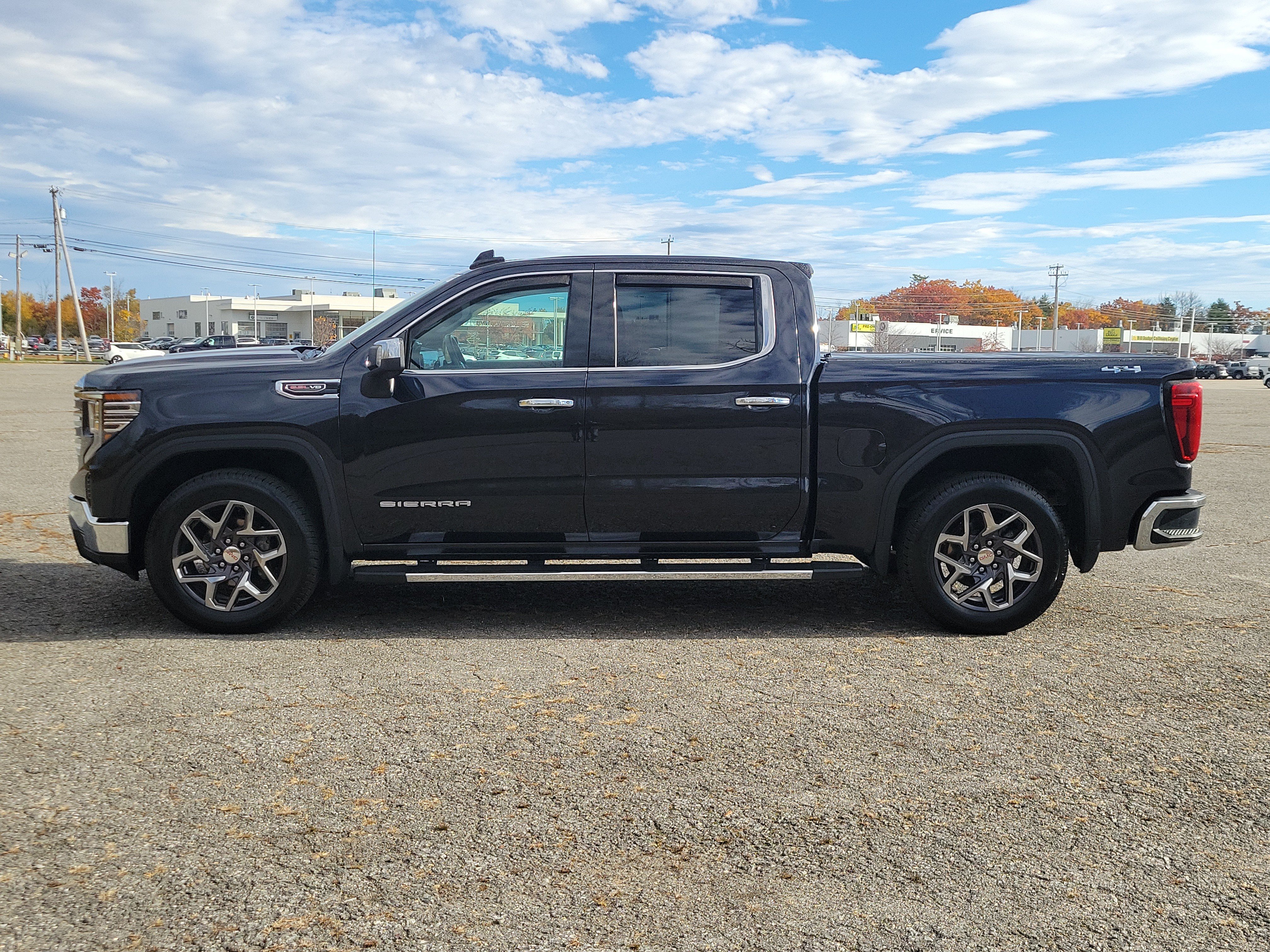 Used 2025 GMC Sierra 1500 SLT w/ SLT Premium Package AWD/4WD image 8