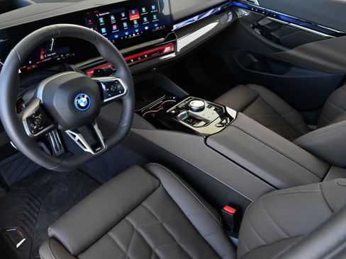 Used 2026 BMW 550e xDrive AWD/4WD image 14