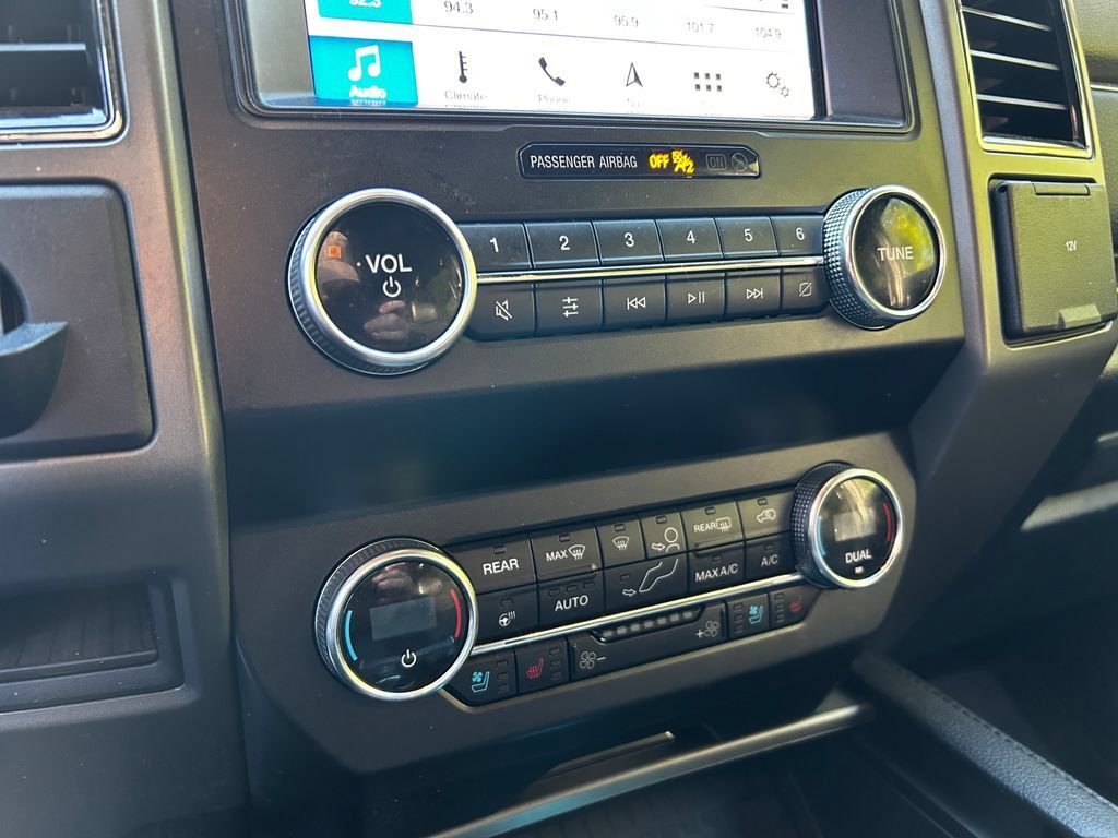 Used 2019 Ford Expedition XLT w/ Equipment Group 202A AWD/4WD image 22