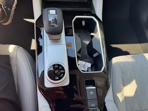 New 2025 Mitsubishi Outlander AWD image 35