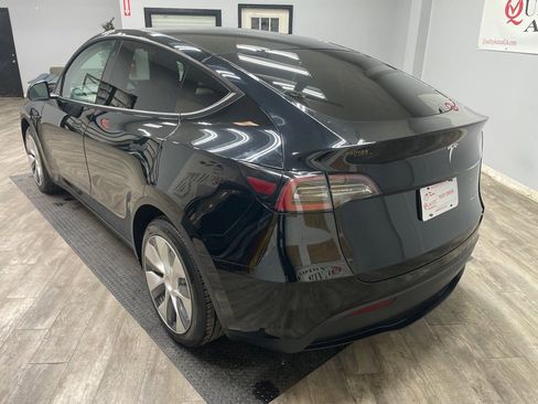 Used 2020 Tesla Model Y Long Range image 9