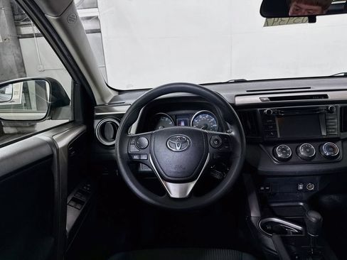 Used 2018 Toyota RAV4 LE FWD image 19