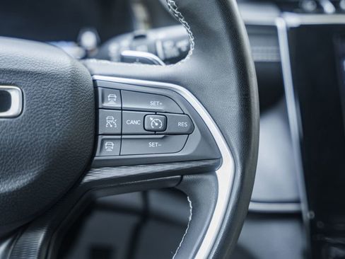 Used 2024 Jeep Grand Cherokee Altitude image 27