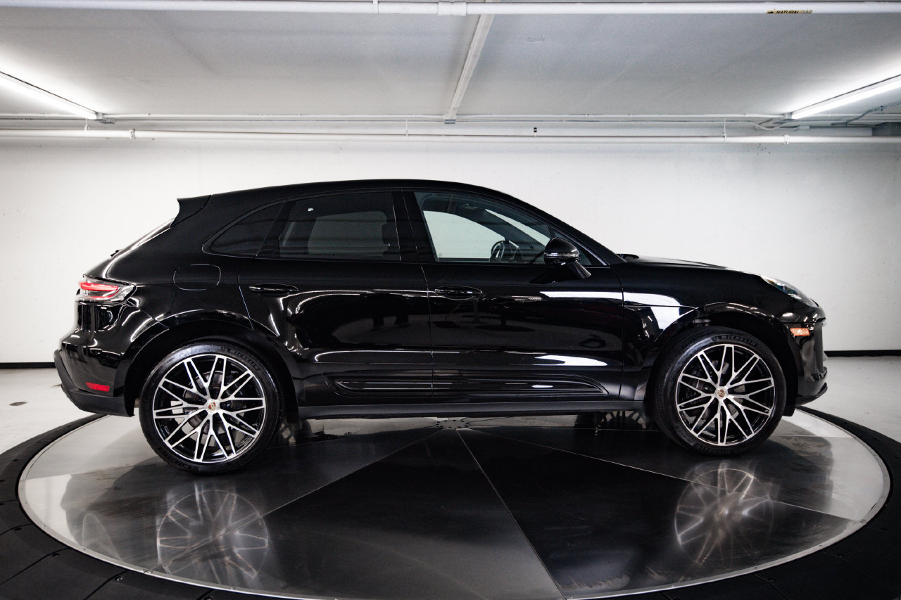 Certified 2023 Porsche Macan AWD/4WD image 8