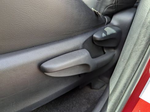 Used 2013 Toyota RAV4 XLE image 24