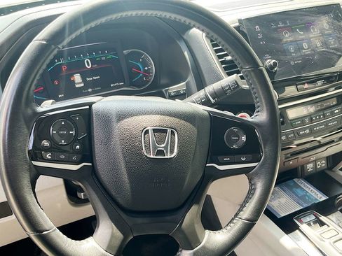 Used 2022 Honda Pilot Touring image 11