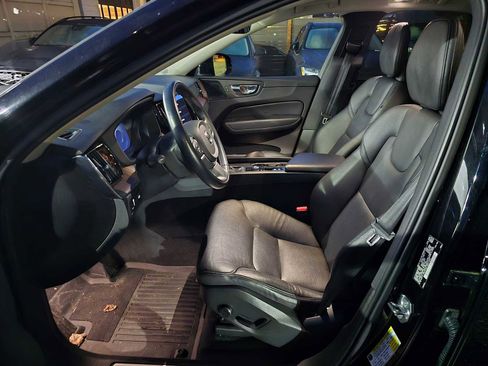 Certified 2021 Volvo XC60 T5 Momentum w/ Advanced Package image 20