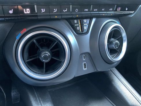 Used 2021 Chevrolet Blazer LT FWD image 16