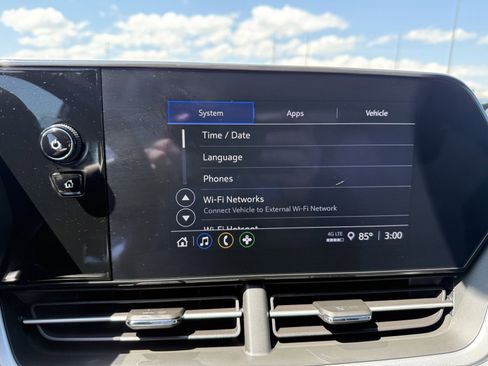 Used 2025 Chevrolet Trax RS w/ Driver Confidence Package image 29