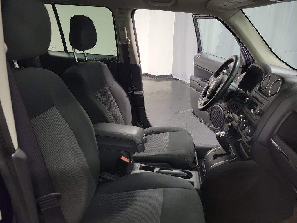 Used 2014 Jeep Patriot Latitude w/ Sun/Sound Group FWD image 30