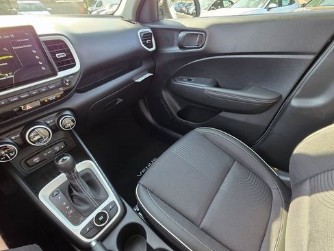 New 2025 Hyundai Venue Limited image 32