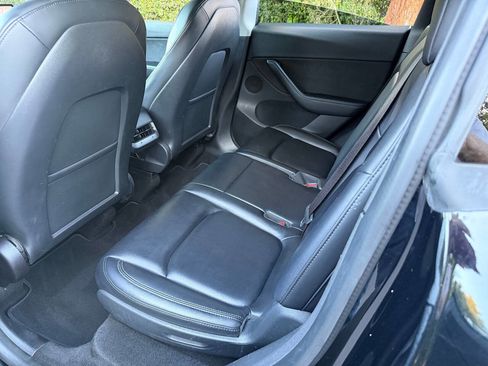 Used 2022 Tesla Model Y Long Range image 15