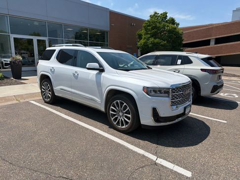 Used 2023 GMC Acadia Denali w/ Denali Ultimate Package AWD/4WD image 5