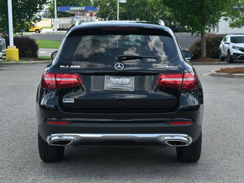Used 2019 Mercedes-Benz GLC 300 4MATIC w/ Premium Package image 8