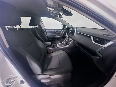 Used 2024 Toyota RAV4 LE image 31