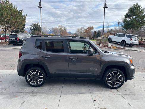 Used 2021 Jeep Renegade Latitude w/ Luxury Group I image 3