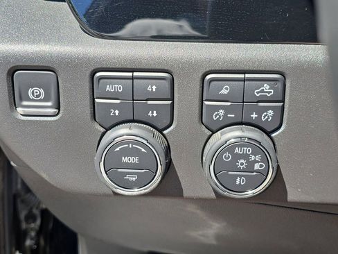 Used 2025 Chevrolet Silverado 1500 ZR2 AWD/4WD image 21