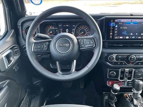 Used 2025 Jeep Wrangler Unlimited Rubicon image 5